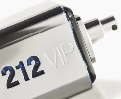Carolina Herrera 212 VIP Men - 100 Ml - Eau De Toilette Spray - Herenparfum 35 Carolina Herrera 212 VIP Men - 100 Ml - Eau De Toilette Spray - Herenparfum -Parfumwinkel voor één product 1200x976 1